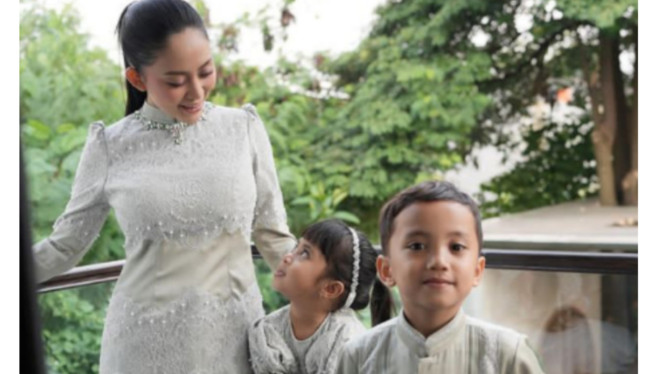 Instagram/@rachelvennya