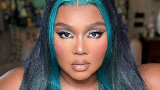 Instagram/@lizzobeeating