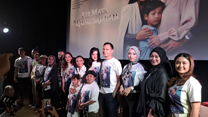 Intipseleb/Tiya Sukmawati