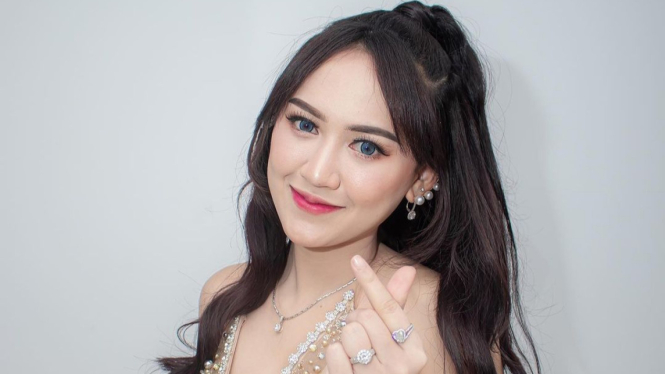 Usai Detox Instagram, Happy Asmara Bocorkan Pernikahan Impiannya