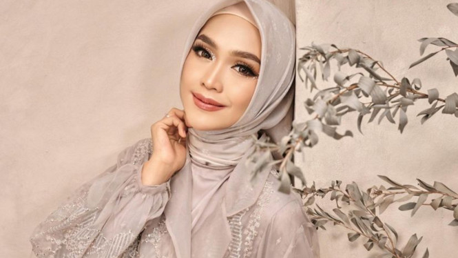 Instagram.com/riaricis1795