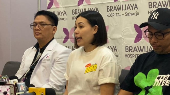 Intipseleb/Tiya Sukmawati