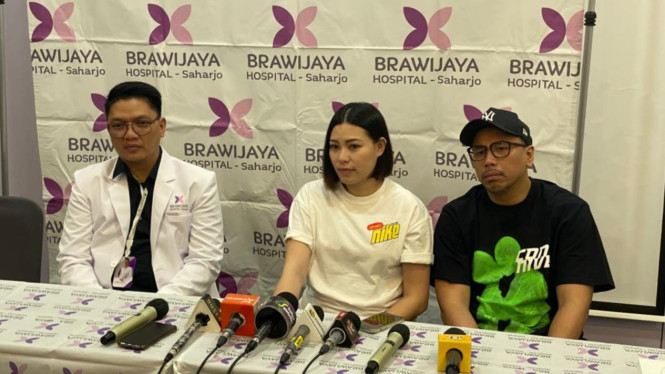 Intipseleb/Tiya Sukmawati