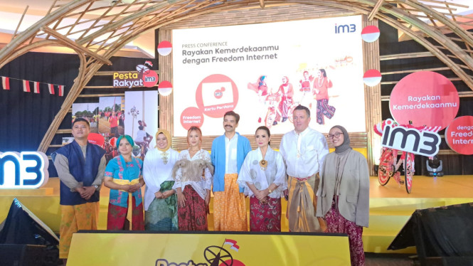 Intipseleb/Tiya Sukmawati