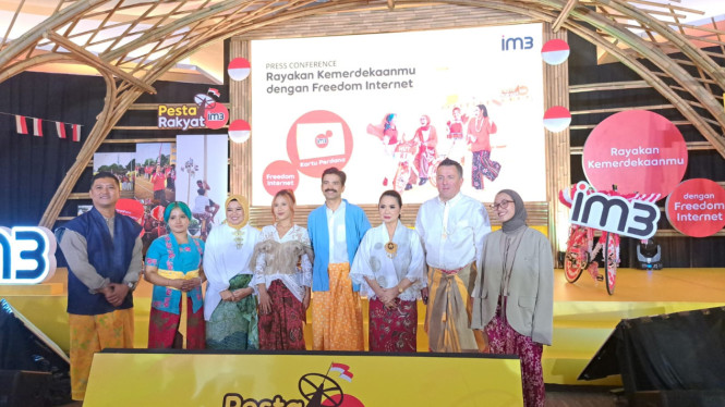 Intipseleb/Tiya Sukmawati