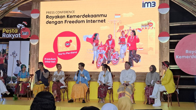 Intipseleb/Tiya Sukmawati