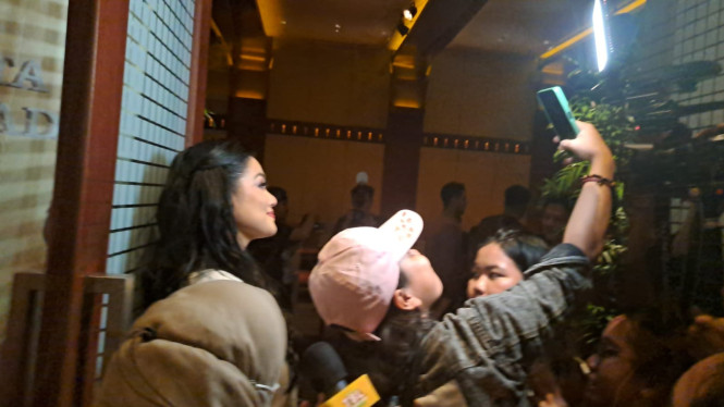 Intipseleb/Tiya Sukmawati