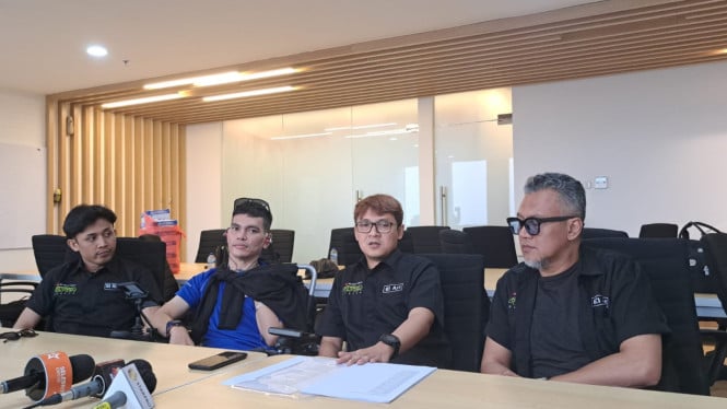 Intipseleb/Tiya Sukmawati