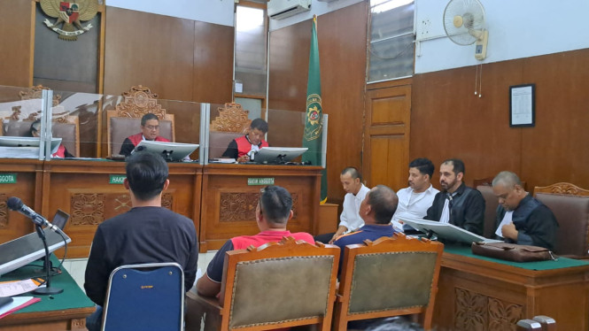 Intipseleb/Tiya Sukmawati