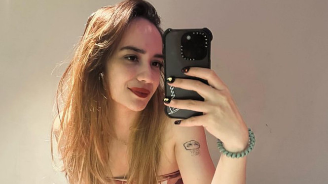 Instagram/anneofficial1990