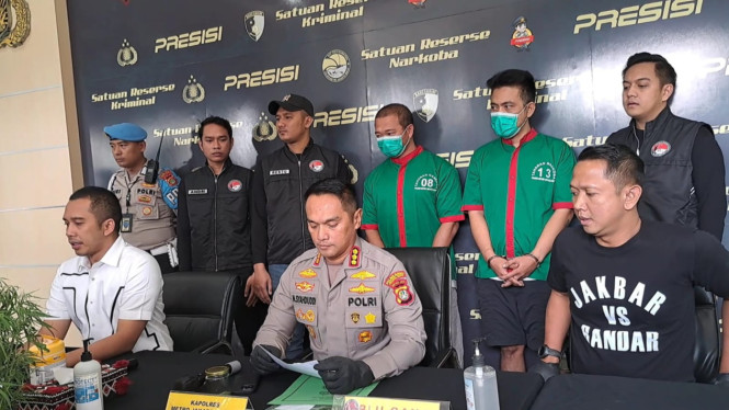 Intipseleb/Tiya Sukmawati