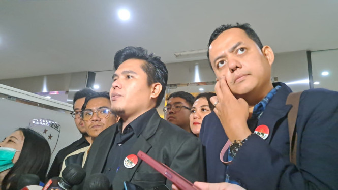 Intipseleb/Tiya Sukmawati