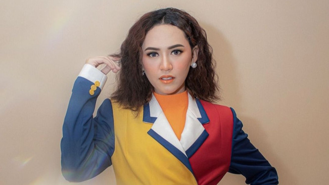 Instagram/oyik_make_up