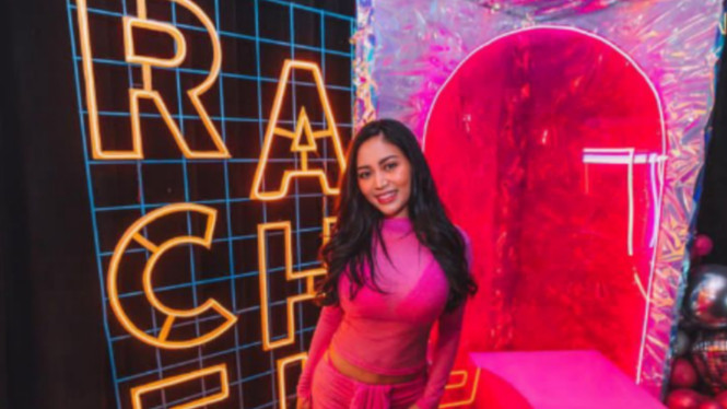 Instagram/@rachelvennya