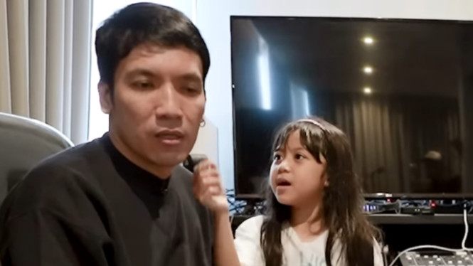 YouTube/trio strong family