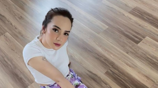 Instagram/anneofficial1990