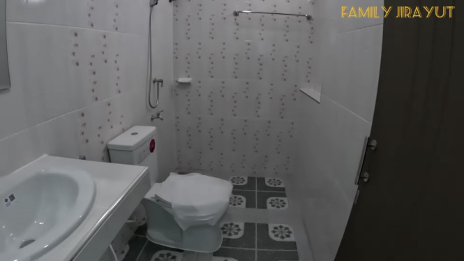 FAMILY JIRAYUT/YouTube