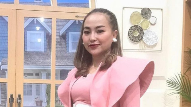 Instagram/nina_mpokalpa