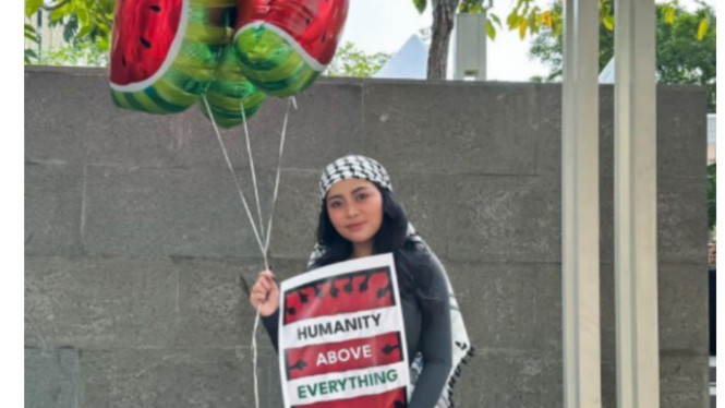 Instagram/@rachelvennya