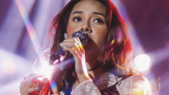 rahmaniaastrini/instagram