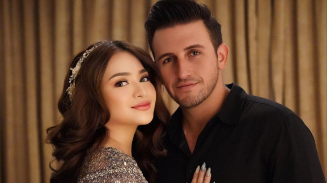 Instagram/nathalieholscher 