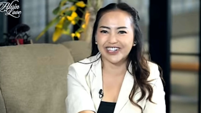 YouTube/Alvin in love