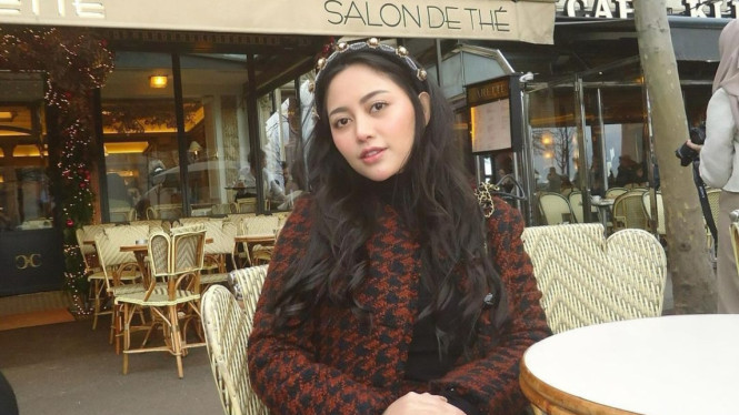 Instagram/rachelvennya