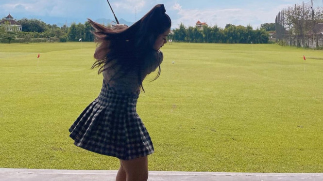 Instagram/ @zenyameliani__