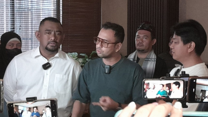 Sikap Raffi Ahmad Jadi Sorotan saat Bantu Ria Ricis Hindari Wartawan