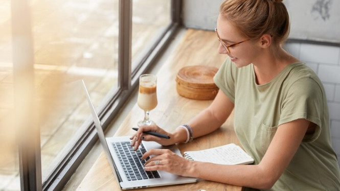 Freepik/ wayhomestudio