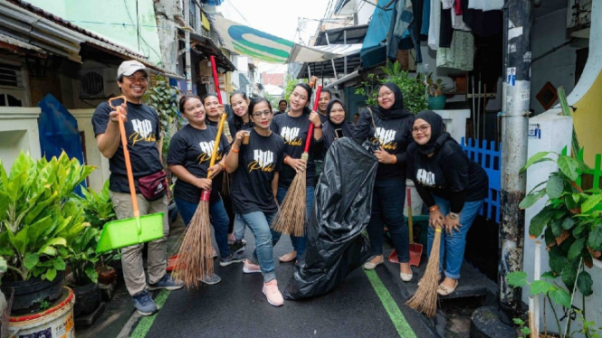 HW Group Ajak Warga Sekitar Helen's Night Mart Tanjung Duren Ikut