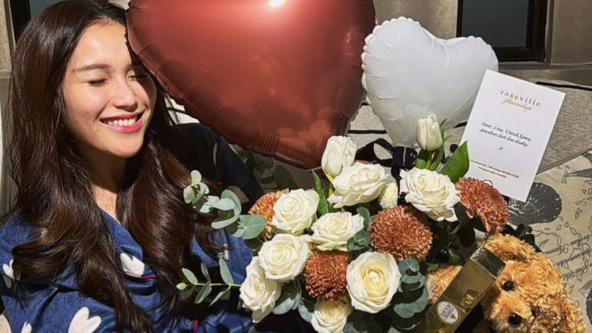 Instagram/ @derazala