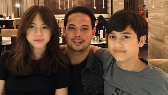 Instagram @adilladimitrihardjanto