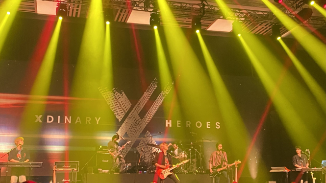 Xdinary Heroes Cover Lagu DAY6 Hingga Stray Kids di Hadapan Villains