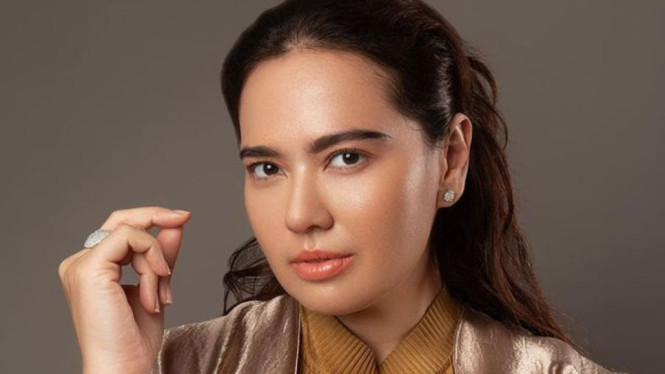 Instagram @cathrinewilson