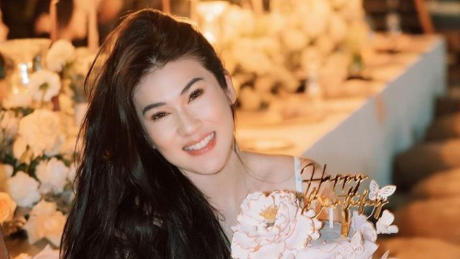 Instagram @steviagnecya