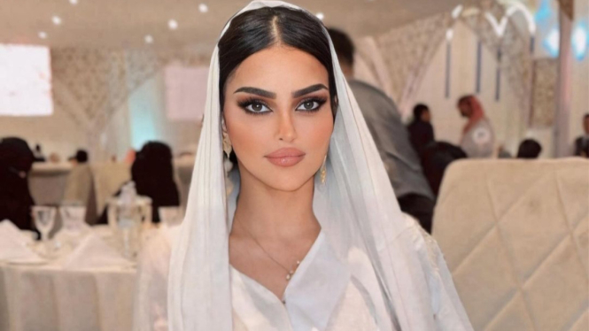 7 Potret Rumy Al-Qahtani Pakai Hijab, Wakil Arab Saudi di Miss Universe ...