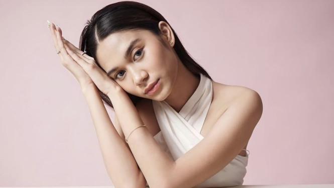 azizahsalsha_/instagram