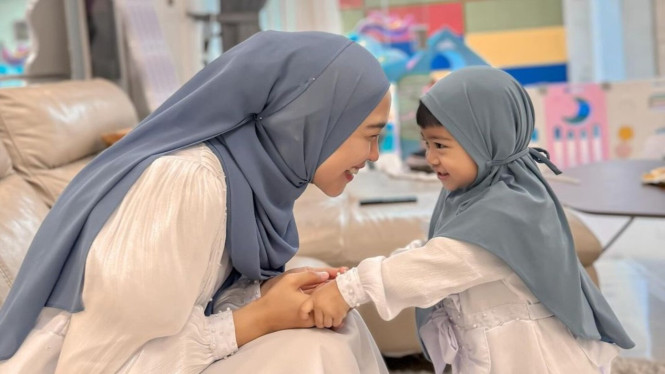 Instagram @riaricis1795