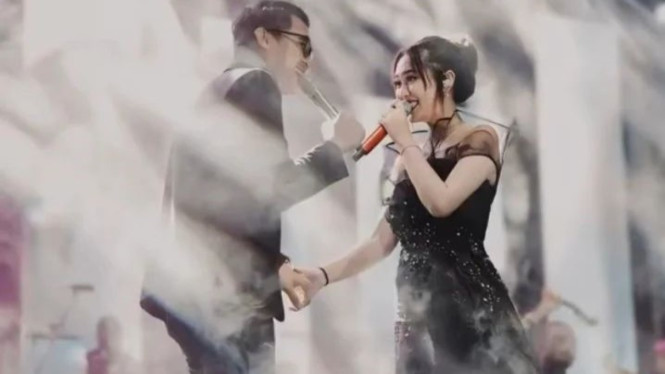 Instagram/ @rosaliaaa16