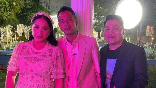 Instagram @merryraffiahmad