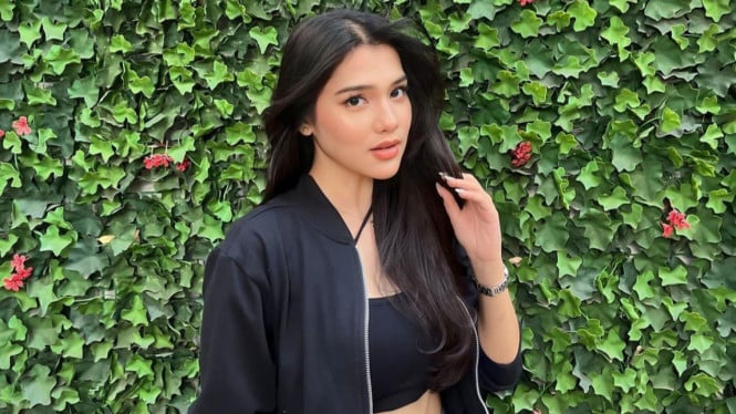 Instagram/ @davinaakaramoy