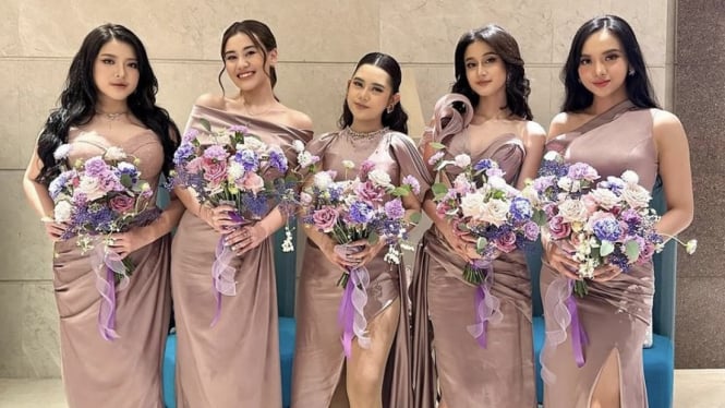 7 Potret Bridesmaid di Pernikahan Rizky Febian dan Mahalini, Bertabur