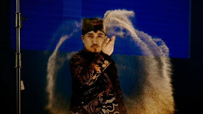 Instagram @_dennydarko_