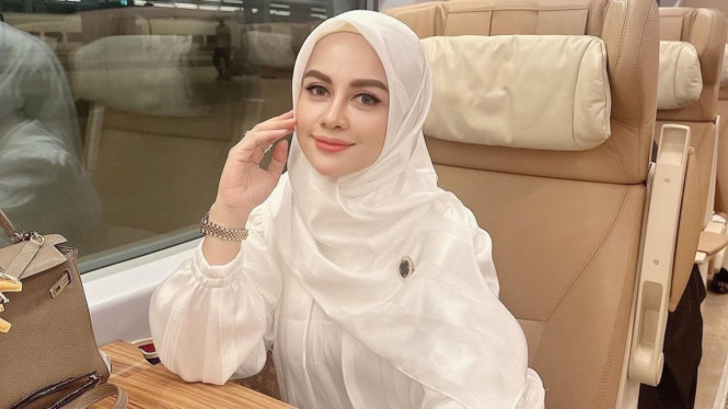 Instagram/ @re_wiradinata