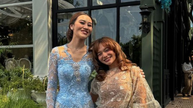 Instagram @amelcarla