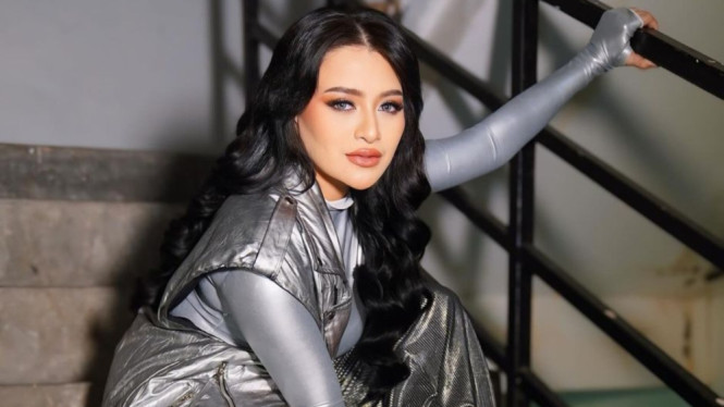 Instagram/nathalieholscher 