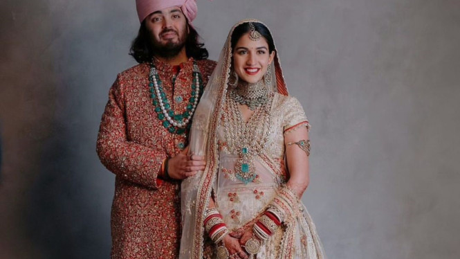 Instagram @radhikamerchant_