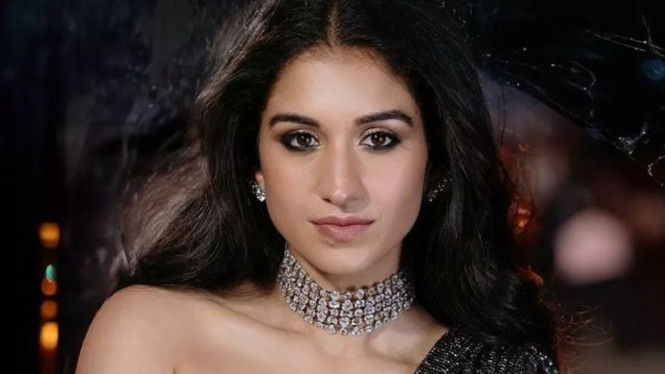 Instagram @radhikamerchantfc