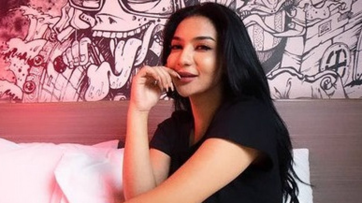 Siva Aprilia Pamer Pose Manja Membara, Netizen: Lagi Geli-geli Enak |  Halaman 2